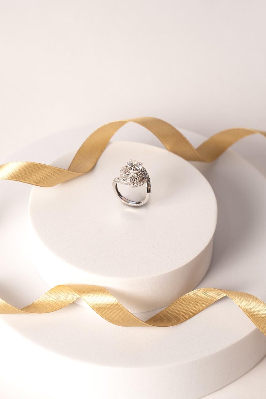Round Swirl Ring